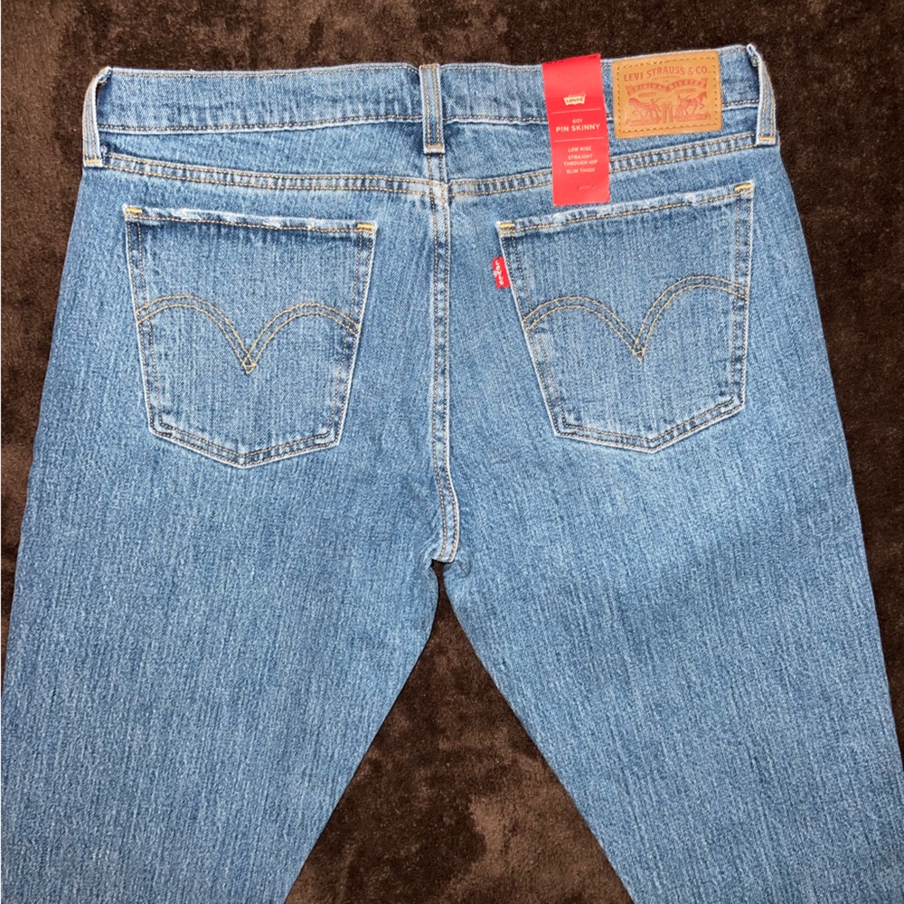 601 Levi’s straight fit low rise jeans vintage details.         size 31 x 34